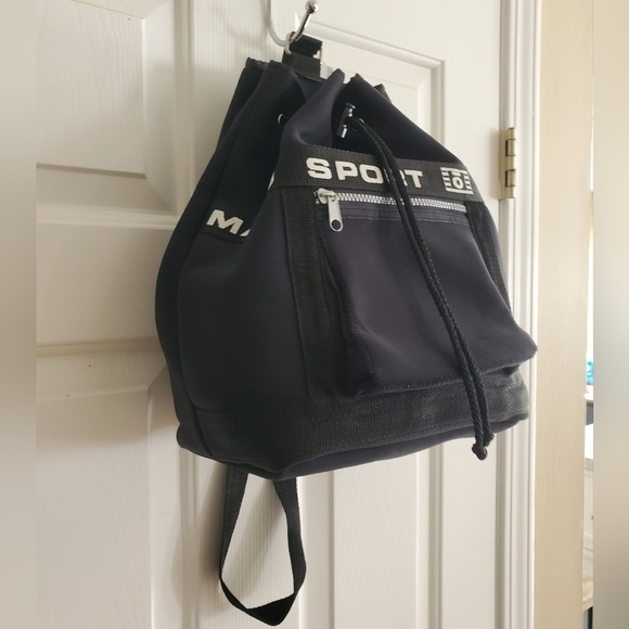 Del Mano Handbags Sport Backpack with Drawstring Closure - Picture 2 of 9